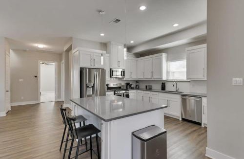 West Dallas House | Modern and Spacious High End Home near Downtown