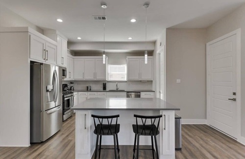 West Dallas House | Modern and Spacious High End Home near Downtown