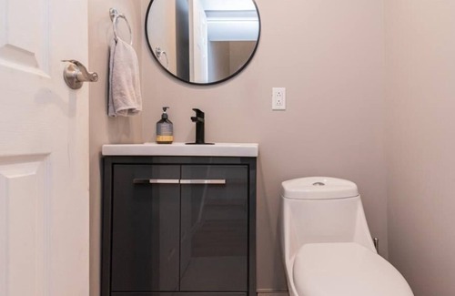 Pierrefonds-Roxboro House | Modern and Spacious Townhouse