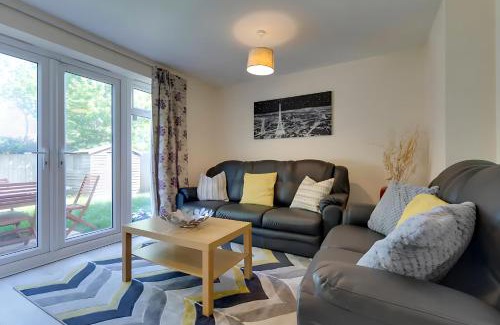Cambridge House | Modern and Spacious Townhouse with Free Parking Pass the Keys