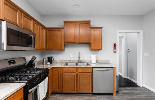 Kennedy King House | Modern and Spacious Home mins to Downtown