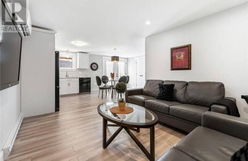 Moncton House | Modern and Spotless Guest Suite