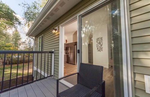 Spokane Valley Apartment | Modern and Stylish, KING bed, Wifi, FREE Parking!