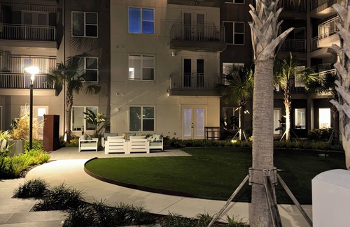 Lake Hart Apartment | Modern and Stylish 1-bedroom + Den in beautiful Orlando