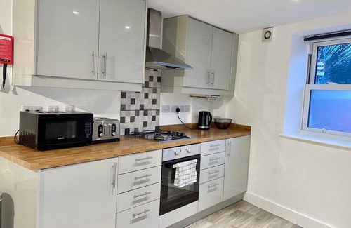 Warmley Apartment | Modern and Stylish 2 Bedroom Apartment FREE PARKING
