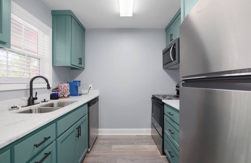 Valdosta Apartment | Modern and Stylish 2BR Apt Near Convention Center, VSU and Hospital.