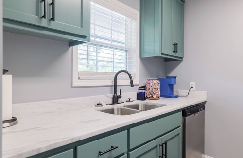 Valdosta Apartment | Modern and Stylish 2BR Apt Near Convention Center, VSU and Hospital.