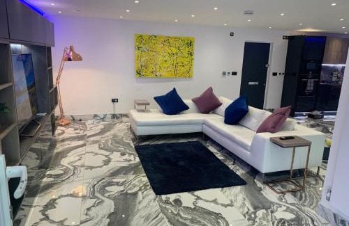 Maidenhead Apartment | Modern and Stylish Penthouse Apartment next to Maidenhead Golf Course