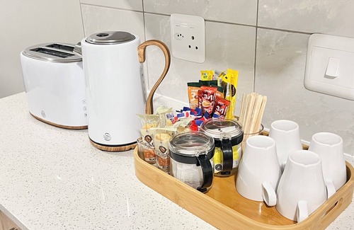 Equestria Apartment | Modern and tranquil apartment nestled near vibrant shopping centre's and malls!