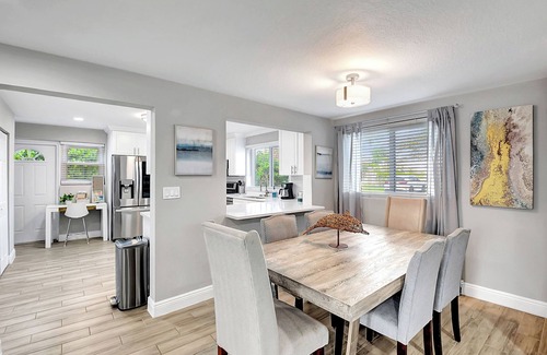 Delray Beach House | Modern and Updated Delray Beach Escape Sleeps 10!