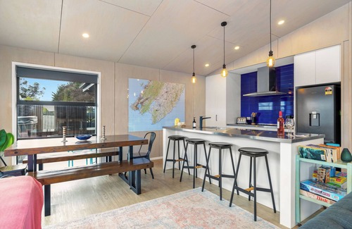 Martinborough House | Modern and well-appointed with Large hot spa/plunge pool