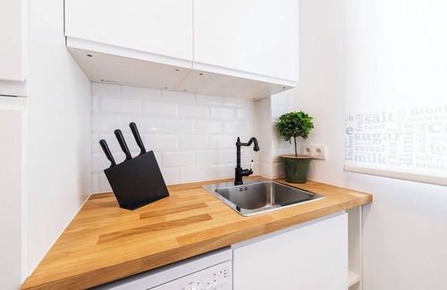 Jeronimos Apartment | Modern and Well Connected 2 bedroom Apartment. Atocha