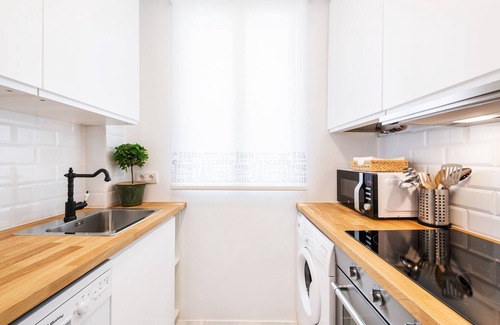 Jeronimos Apartment | Modern and Well Connected 2 bedroom Apartment. Atocha