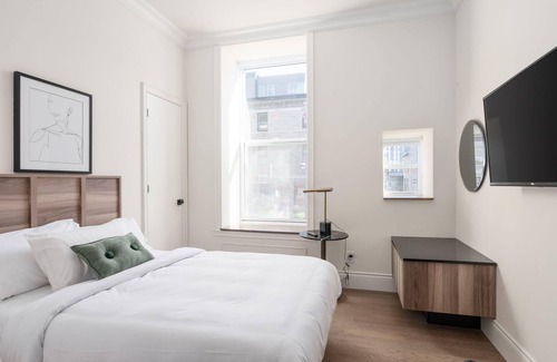 Latin Quarter Apartment | Modern and well-equipped room on Saint-Denis