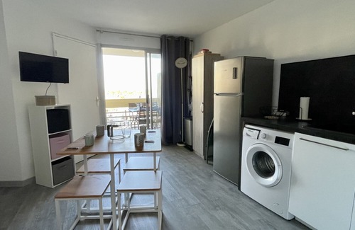 La Cote Radieuse Apartment | Modern Apartment for 5 with Parking and Pool