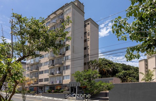 Pioneiros Apartment | Modern Apartment Near the BC Ferris Wheel Mbh0601