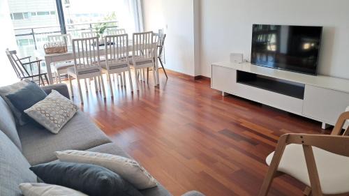 Sant Adria de Besos Apartment | Modern apartment, with parking, close to the beach!