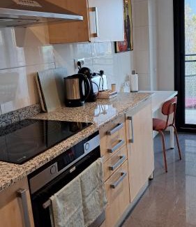 Sant Adria de Besos Apartment | Modern apartment, with parking, close to the beach!