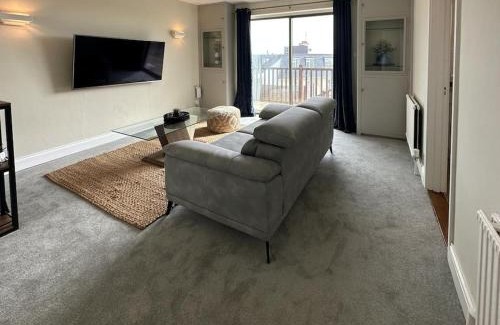 St. Helier Apartment | Modern Apartment Great Location