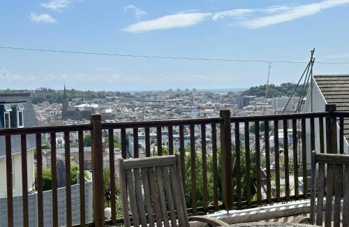 St. Helier Apartment | Modern Apartment Great Location