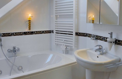 Wendorf Apartment | Modern Apartment with Garden, Terrace, Barbecue and Heating