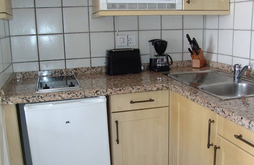 Playa del Aguila Apartment | Modern apartment overlooking the sea