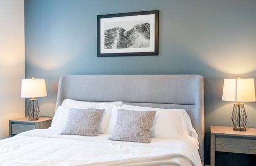 Briargate Apartment | Modern Apartment in Prime Location (ID4063X93)