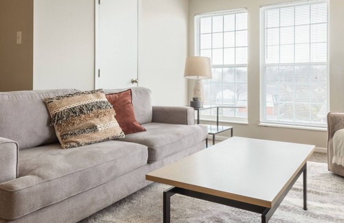 Chesterfield Apartment | Modern Apartment in Prime Location (ID2502X37)