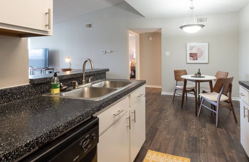 Chesterfield Apartment | Modern Apartment in Prime Location (ID2502X37)