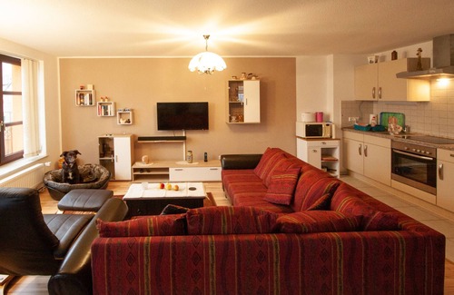 Fleeth Apartment | Modern apartment, 250m to the lake, south-facing terrace and barbecue, fully fenced.