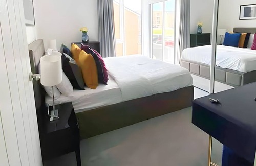 South Ockendon Apartment | Modern Apartment, close to station. 30 mins from Central London