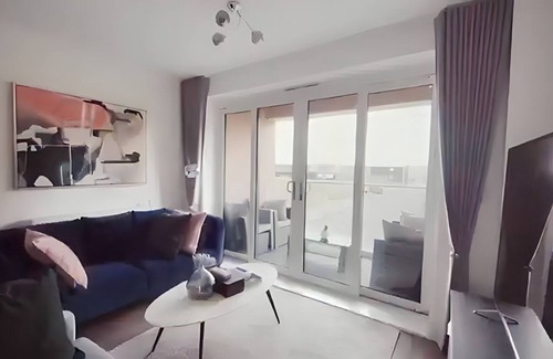 South Ockendon Apartment | Modern Apartment, close to station. 30 mins from Central London