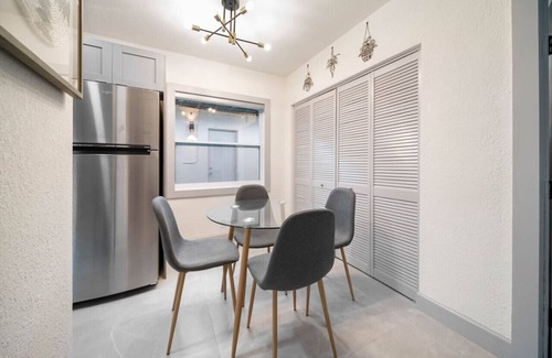 Victoria Park Apartment | Modern Apartment Near Las Olas Beach