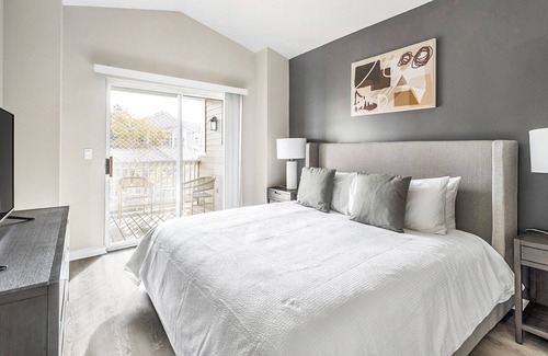 Westridge Apartment | Modern Apartment in Prime Location (ID7578X85)