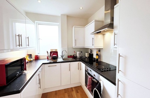 New Cross Apartment | Modern Apartment, 3 Bedrooms, Queens Road, London