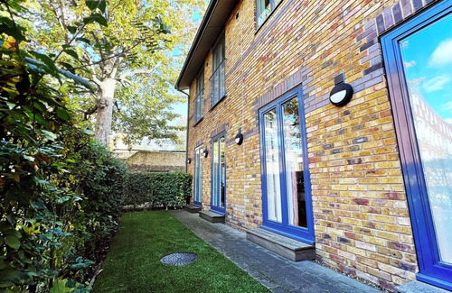 New Cross Apartment | Modern Apartment, 3 Bedrooms, Queens Road, London