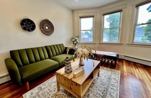 Port Richmond Apartment | Modern Apartment - 3 Bedrooms, 2 Bathrooms