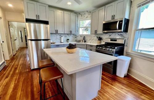 Port Richmond Apartment | Modern Apartment - 3 Bedrooms, 2 Bathrooms