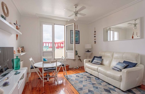 Hendaye Apartment | Modern apartment 75m from the beach with balcony and wifi