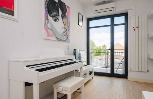Wlochy Apartment | Modern Apartment Across the Ponds