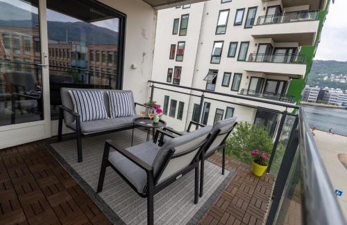 Arstad Apartment | Modern Apartment - Amazing Terrace and Fjord View, Close to City Center