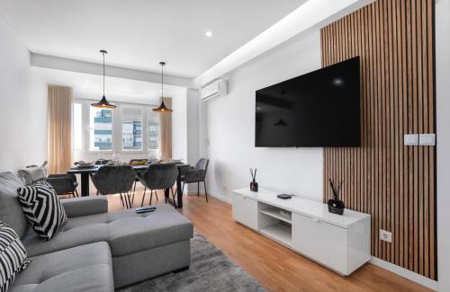 Mina Apartment | Modern Apartment by CM Properties