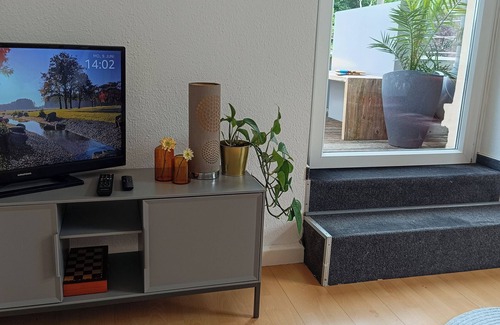 Bendorf Apartment | Modern apartment by the castle park