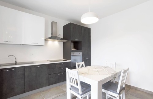 Bardolino Apartment | Modern Apartment Close to Lake Garda with Wi-Fi & Terrace