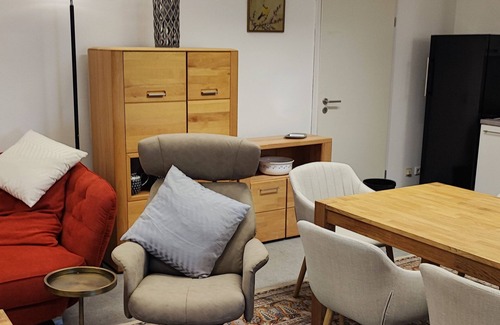 Veitshoechheim Apartment | Modern apartment (123m²) near Würzburg with WLAN parking lot Grill+ 75 inch TV