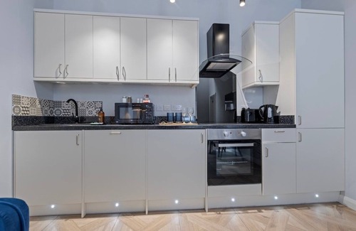 Mapperley Condo | Modern Apartment Double Bed |Free Parking| Suite 4