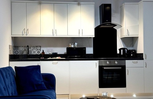 Mapperley Condo | Modern Apartment Double Bed |Free Parking| Suite 4
