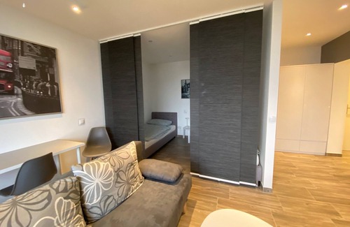 Hochheide Apartment | Modern apartment Duisburg for up to 3 people, with balcony for fitters and vacationers