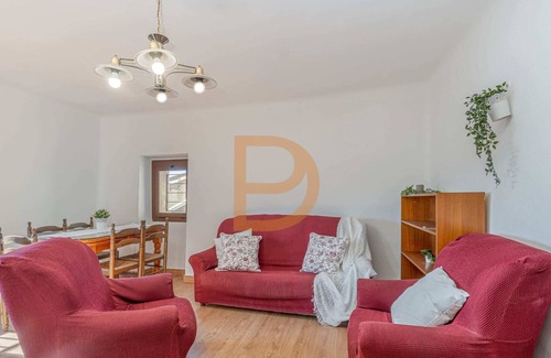 Vilamaniscle Apartment | Modern Apartment for Six People in Vilamaniscle