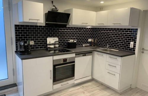 Putzchen/Bechlinghoven Apartment | Modern apartment especially suited for business consultants I close to DT, DHL & UN Campus I reserved parking & electric car loading possible